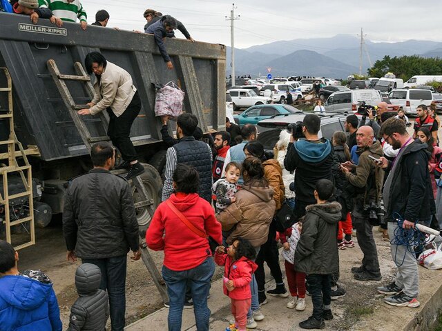 Число вынужденных переселенцев из Карабаха превысило 70 тысяч