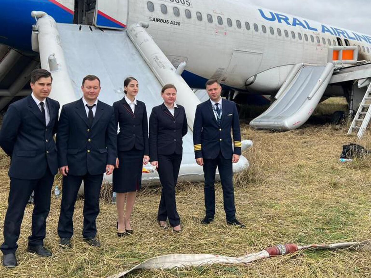 Пилот Юсупов похвалил экипаж, посадивший A320 в поле под Новосибирском –  Москва 24, 12.09.2023