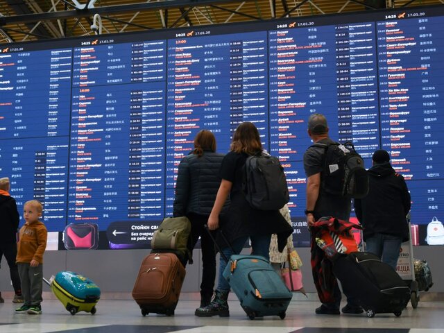 Почти 30 рейсов задержали и отменили в аэропортах Москвы