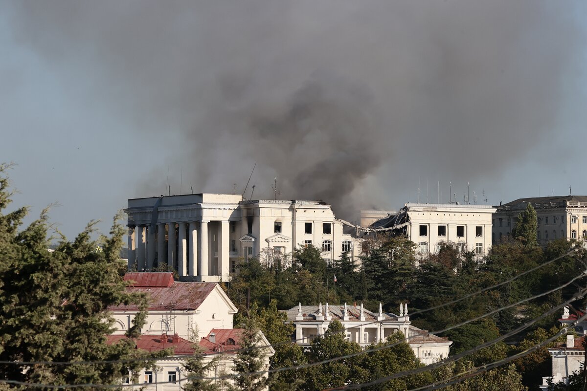 Окна 10 домов выбиты после ракетной атаки на штаб ЧФ в Севастополе – Москва  24, 22.09.2023