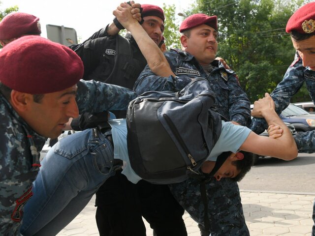 Число задержанных протестующих в Ереване увеличилось до 168
