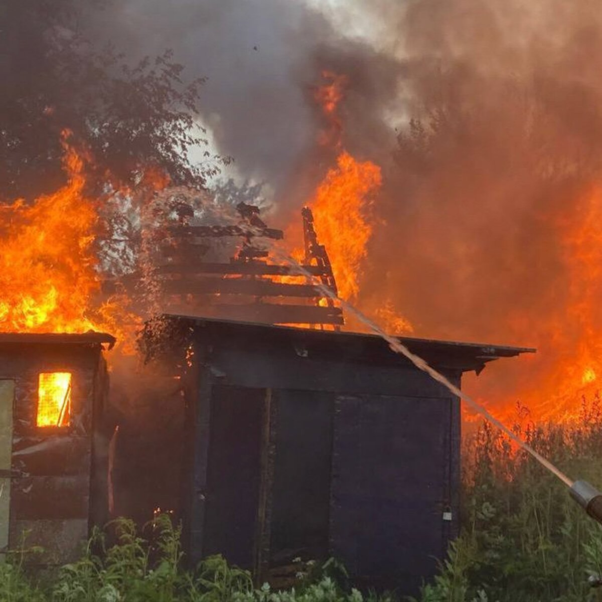 Постройки на площади 3,2 тыс кв м горят в городском округе Солнечногорск –  Москва 24, 12.07.2023