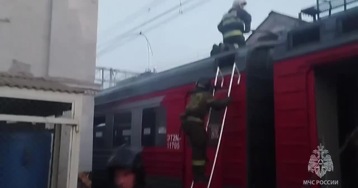 Тверь электричка пожар. Пожар электрички в Солнечногорске. Пожар в электричке сегодня в Подмосковье.