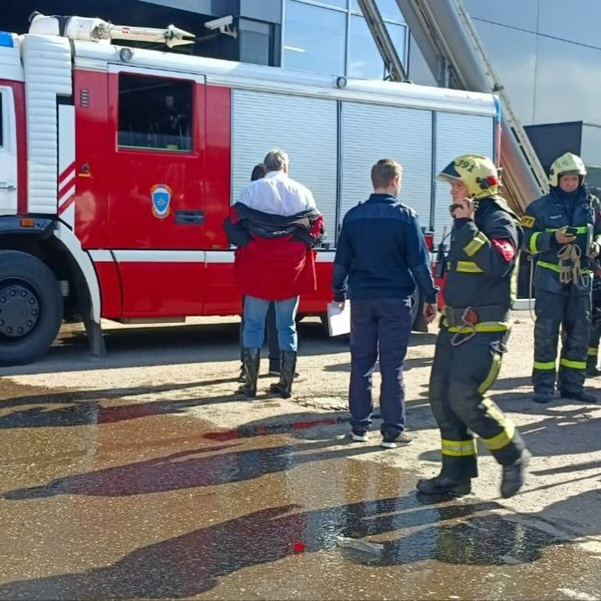 Число погибших после прорыва трубы в ТЦ 