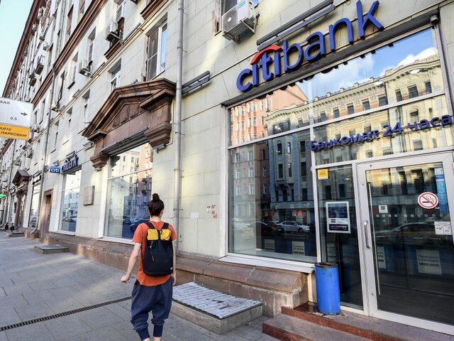 Ситибанк введет комиссию 5% за внесение наличных долларов и евро через кассы банка