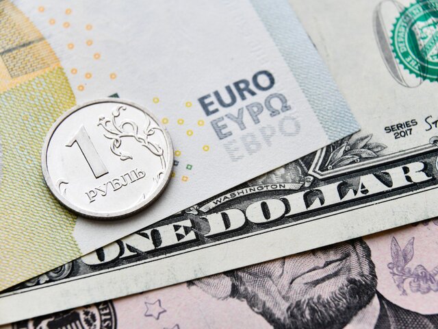 Курс евро поднялся выше 108 рублей впервые с марта 2022 года
