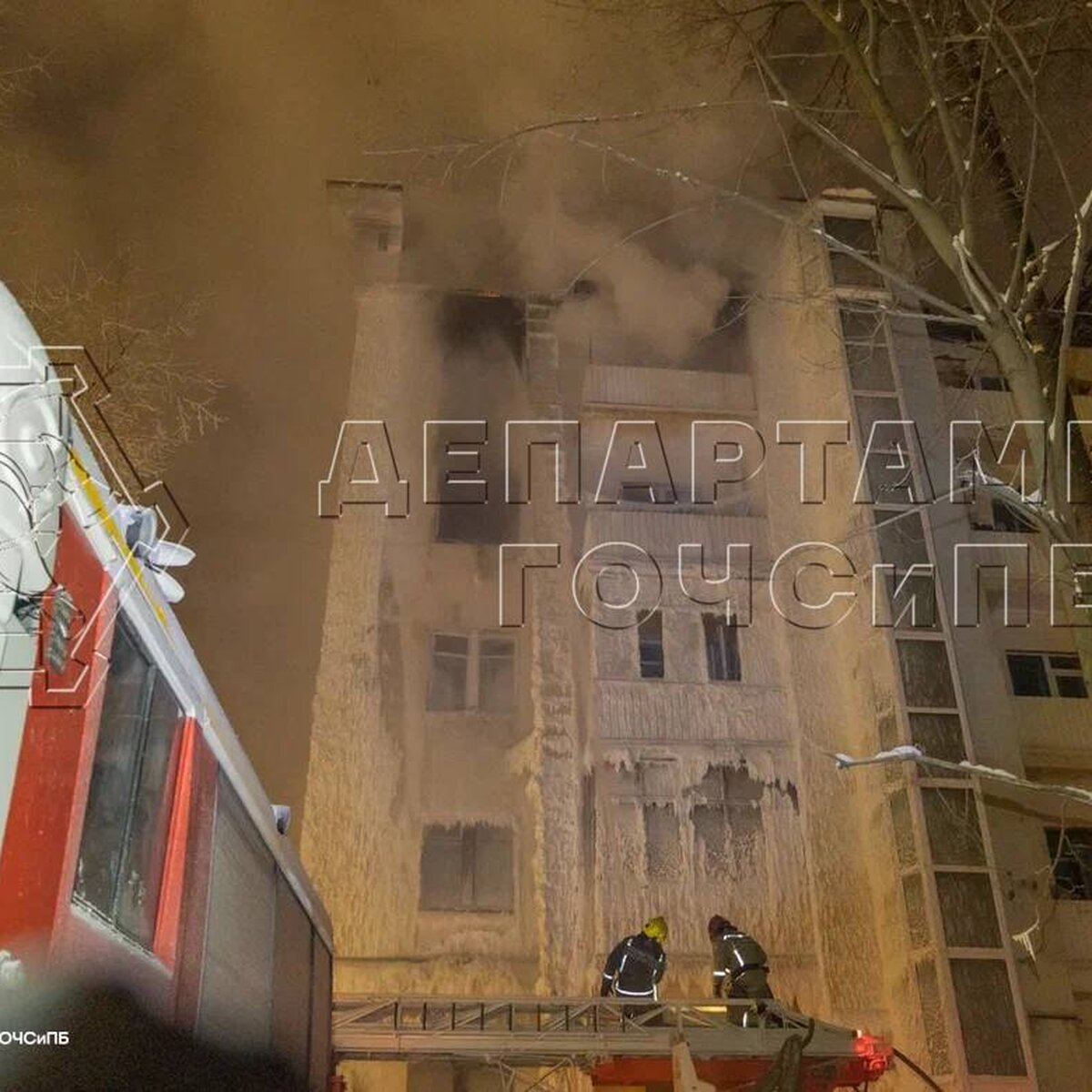 Пожарные тушат возгорание в жилом доме на севере Москвы – Москва 24,  08.01.2024