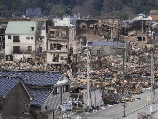 Количество погибших при землетрясениях в Японии увеличилось до 100