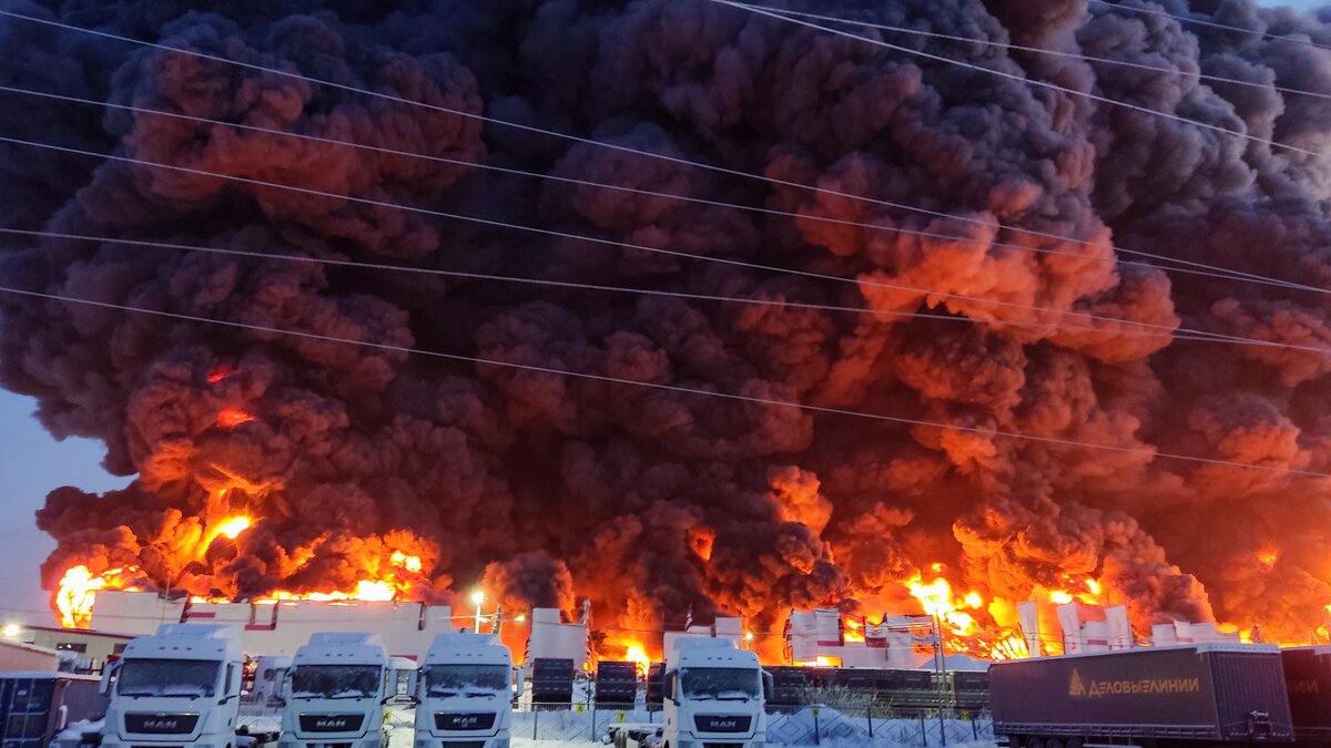 Крупный пожар вспыхнул на складах в Петербурге – Москва 24, 13.01.2024