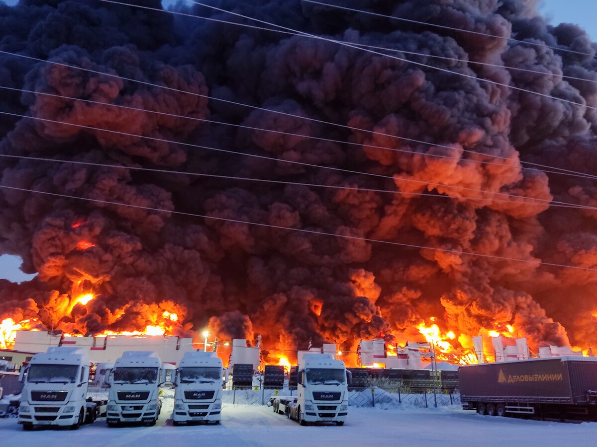 Крупный пожар вспыхнул на складах в Петербурге – Москва 24, 13.01.2024