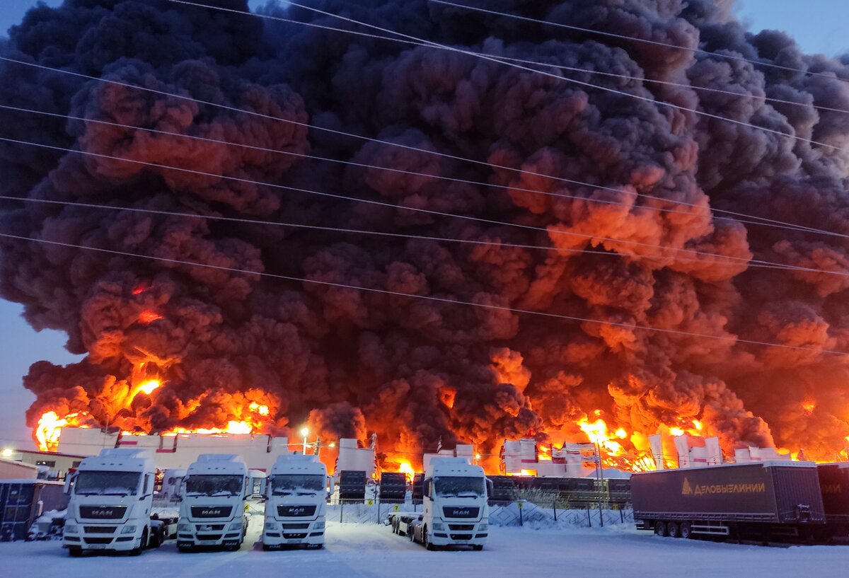 Крупный пожар вспыхнул на складах в Петербурге – Москва 24, 13.01.2024