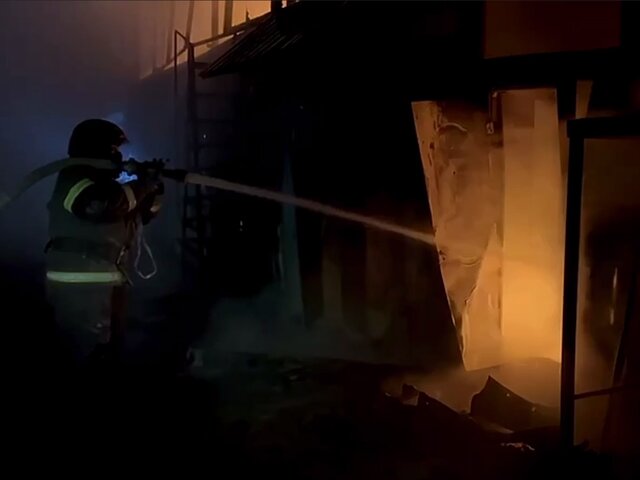 Пожар на складе в Кемерово полностью потушили