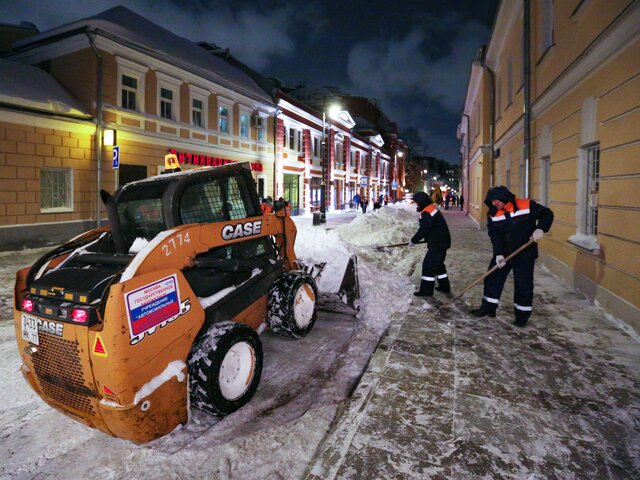 Снег в Москве начнут убирать в круглосуточном режиме