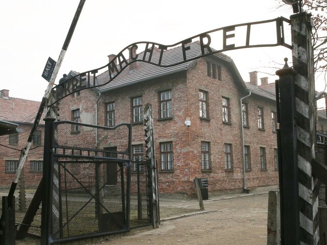 Глава МИД Польши заявил, что недопустимо называть концлагерь Освенцим польским