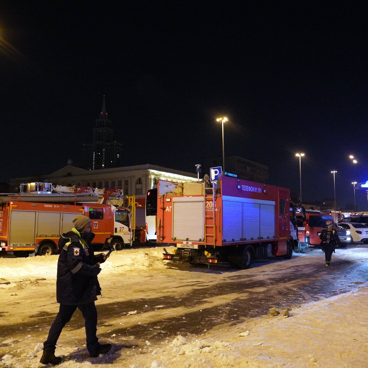 Движение транспорта по улице Черняховского на севере Москвы перекрыто из-за  пожара – Москва 24, 09.02.2024