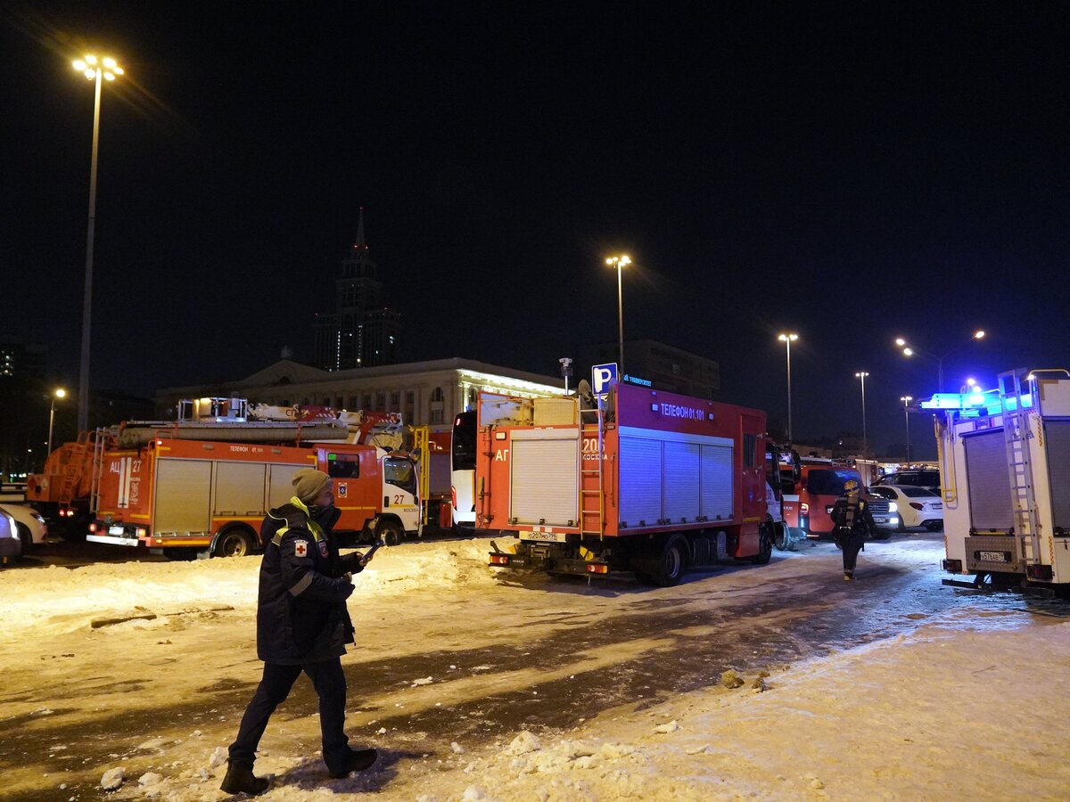 Движение транспорта по улице Черняховского на севере Москвы перекрыто из-за  пожара – Москва 24, 09.02.2024