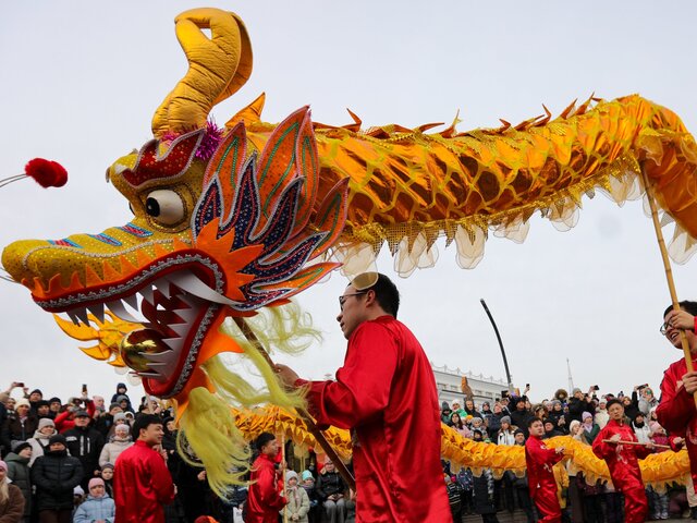 Москва онлайн покажет шествие китайских артистов с 18-метровым драконом на ВДНХ