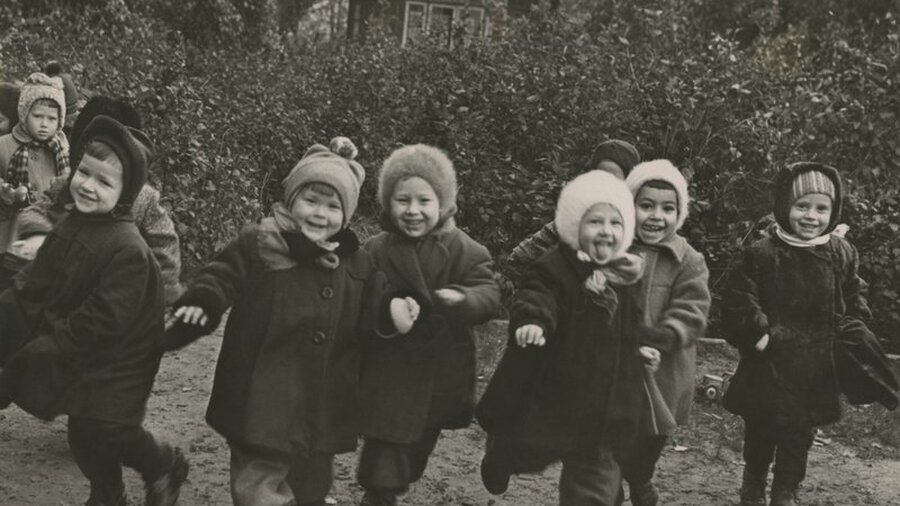 Детство москва. Фотовыставка советское детство. Афиша советское детство. Советское детство атмосфера. Выставка советское детство афиша.