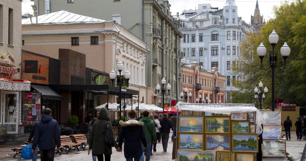 Тюмень арбат улица. Волгоградский Арбат пешеходная улица. Первая пешеходная улица — Арбат.. Тюменский Арбат пешеходная зона. Старый Арбат 1992.