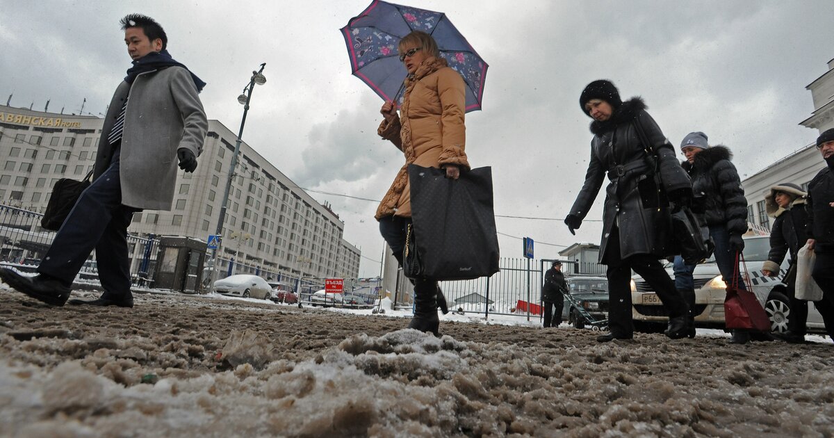 Живете не в столице. Слякоть на улице. Слякоть в Москве. Слякоть в Питере. Питерская зима грязь.