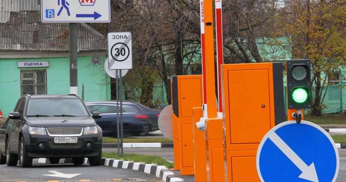 Парковка у метро. Перехватывающая парковка Красногвардейская. Московский паркинг перехватывающая парковка. Паркомат на перехватывающей парковке. Перехватывающая парковка у метро.