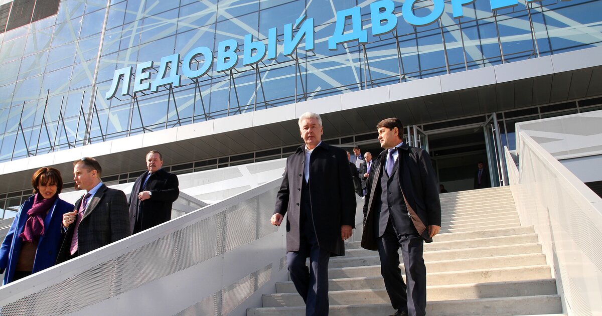 Парк легенд москва. Ледовый дворец во Внуково. Парк легенд логотип. Парк легенд переименовали. Парк легенд Москва футбольный шатер.