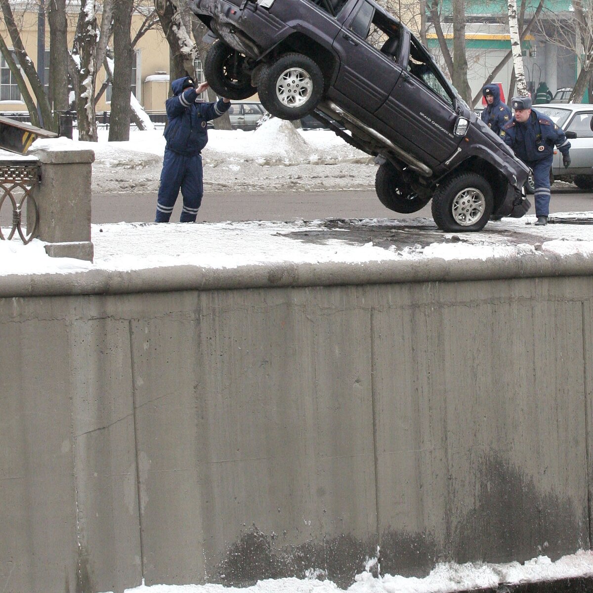 Автомобиль упал в реку Сетунь на западе столицы – Москва 24, 07.03.2015