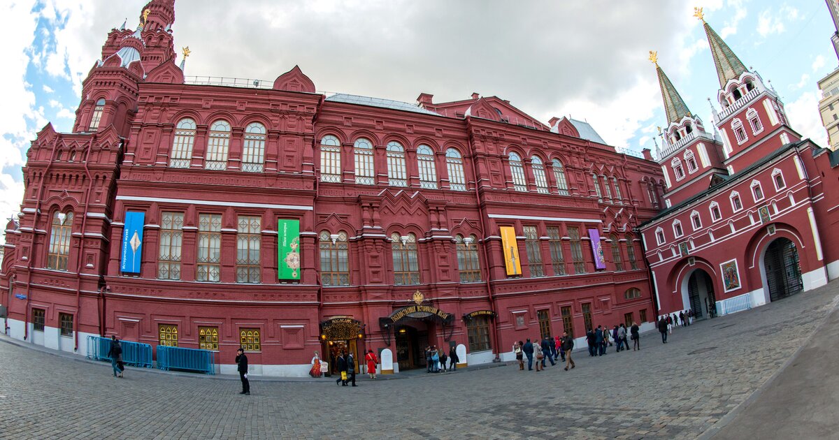 Исторический музей в москве метро. Россия Москва площадь революции 2/3 выставочный комплекс гим. Государственный исторический музей вход. Исторический музей в Москве скидки. Исторический музей Москва аниме девочка.