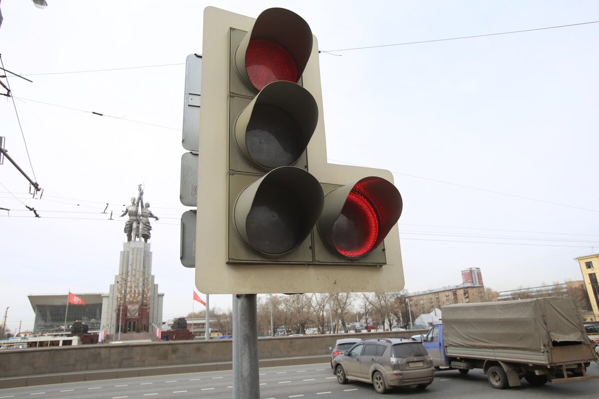 Старые светофоры в Москве будут менять на новые с запрещающей стрелкой –  Москва 24, 30.06.2017