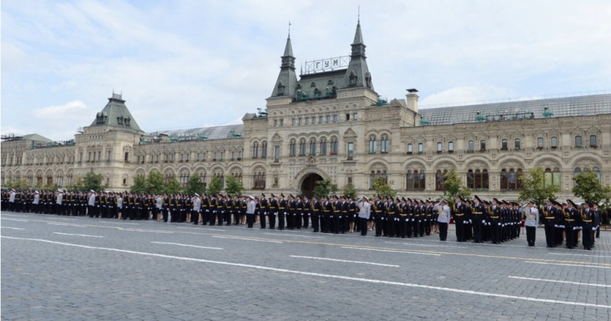 Площадь университета