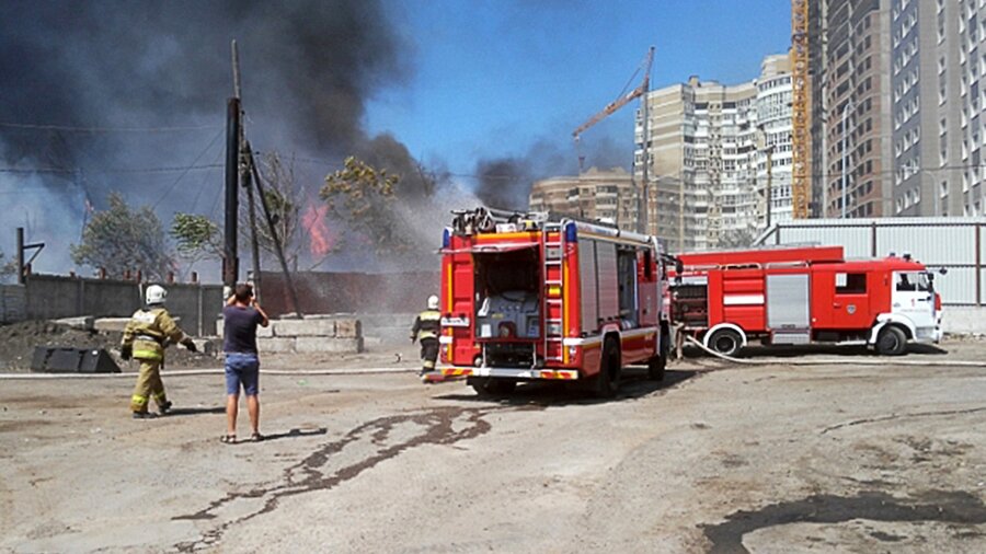 Пожар в частном секторе Ростов на Дону. Пожар халатность.