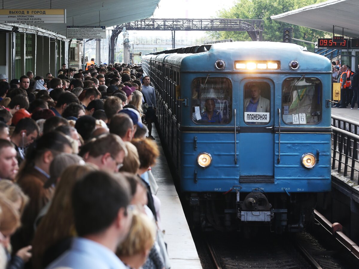 Вход на станцию метро 