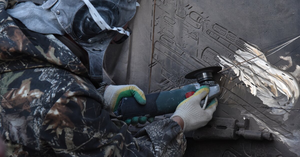 На памятнике калашникову изображена схема sturmgewehr 44