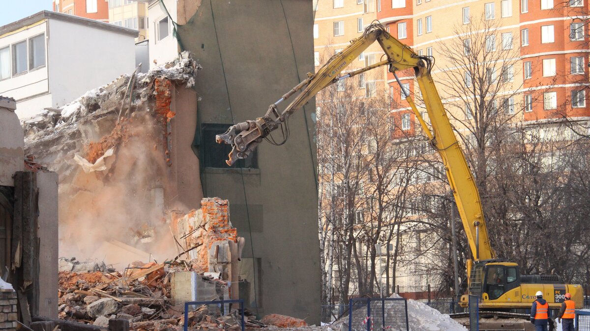 В ЦАО начали сносить корпуса завода 