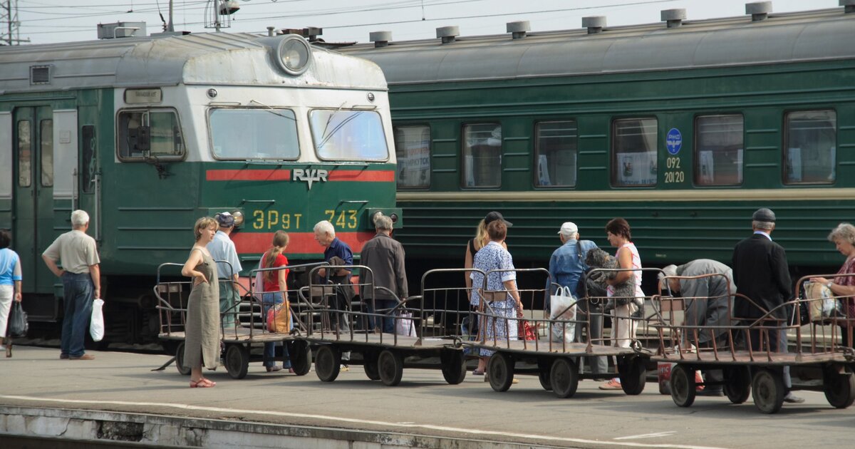 Электрички правда. Станция электричка Тучково. Электричка на вокзале. Старые поезда Рижского направления. Поезда белорусского направления.