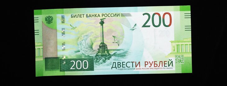 В ЦБ РФ призвали не хранить как сувениры банкноты на 200 и 2000 руб.