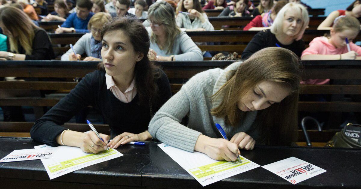 Отзывы студентов. Девушки в вузах Москвы. Лучшие столичные вузы. МГУ колледж Москва 9 класс. Международные стажировки МГУ.