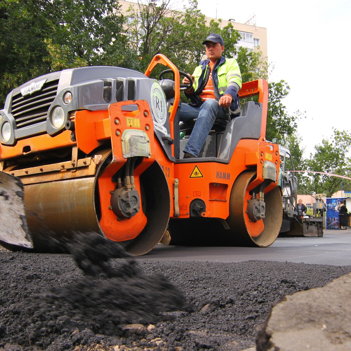 Как асфальтируют дороги: ямы и ГОСТы – Москва 24, 28.05.2013