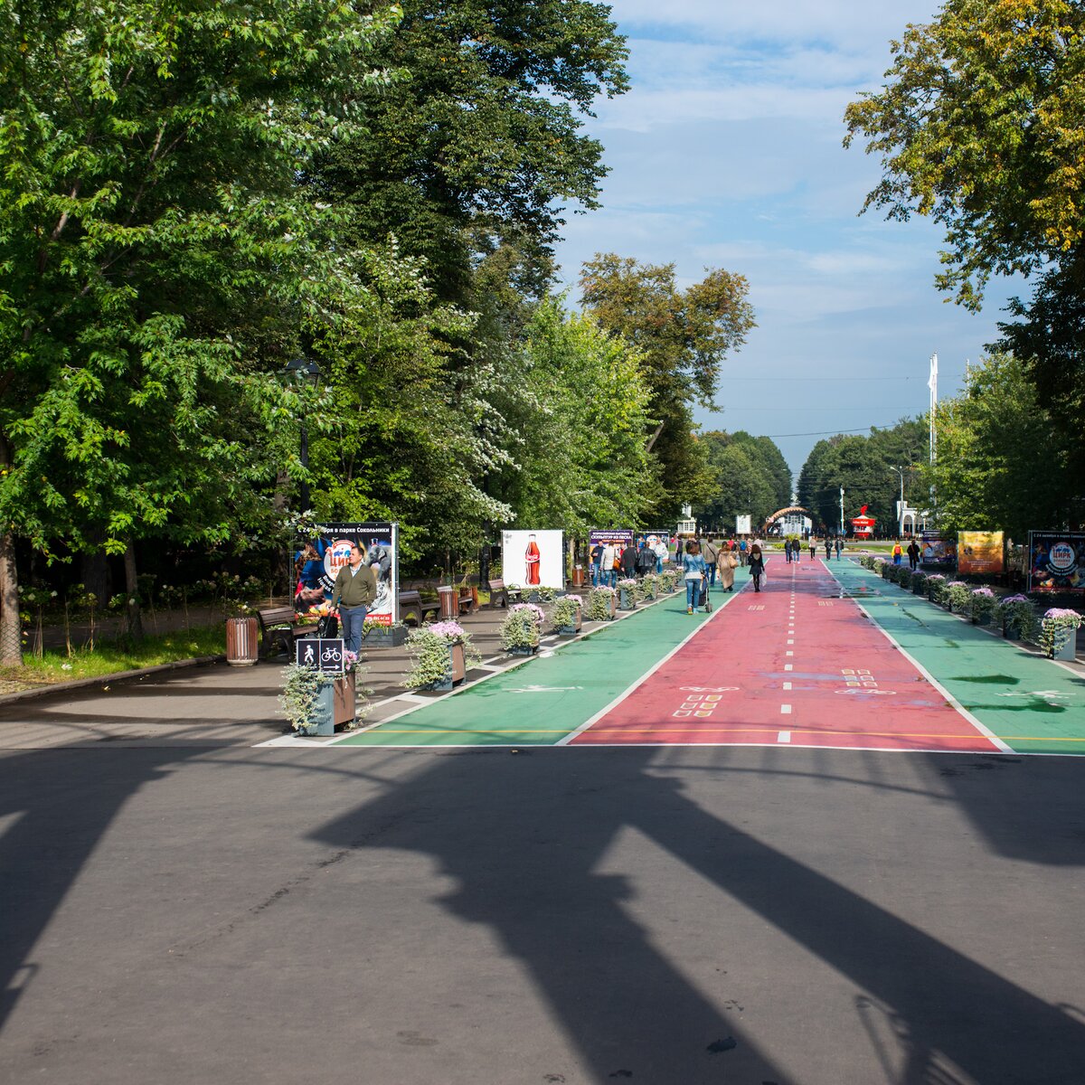 Новые велодорожки появятся в сквере у метро 