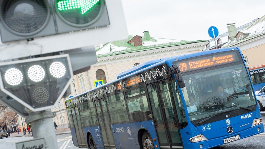 Московский автобус приложение. МАЗ 206 Мосгортранс. 18 Парк Мосгортранс. Наземный городской пассажирский транспорт Москвы. Реклама Мосгортранс.