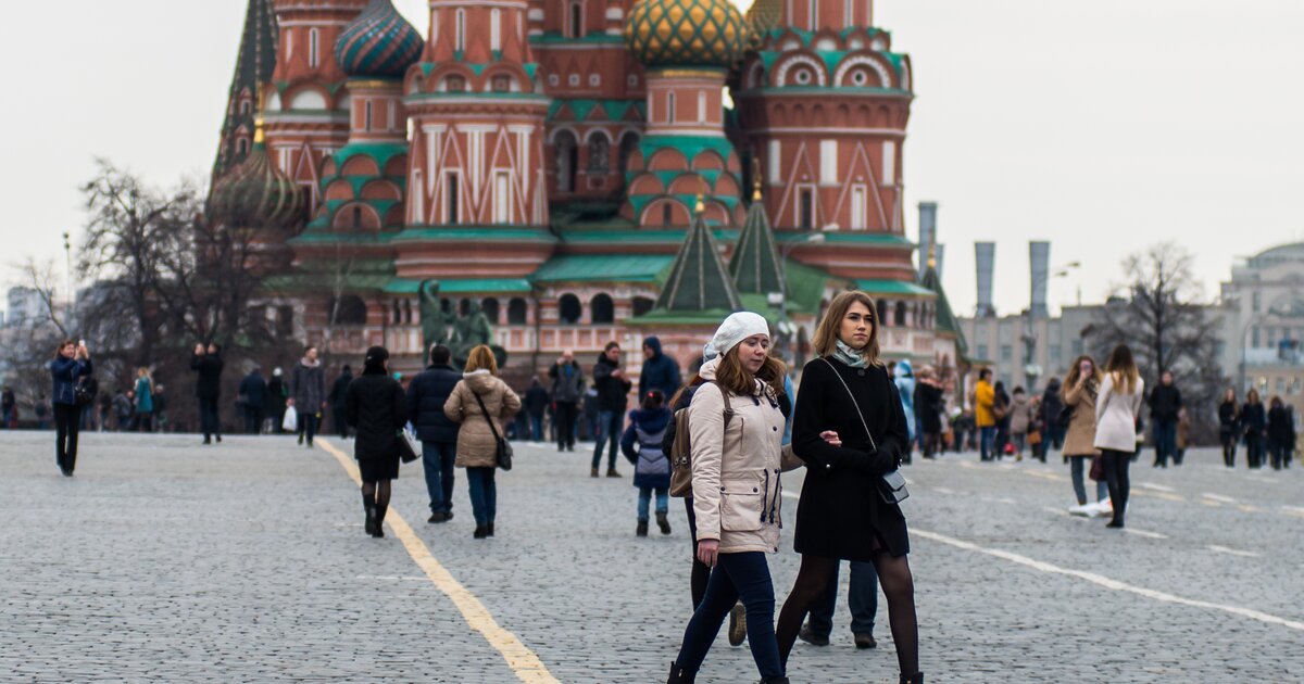 40 градусов в москве. Москва люди. Люди весной в Москве. Автовесна в Москве.