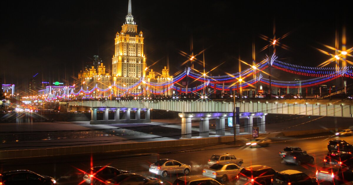 Ставим москва. Олимпиада 80 Новоарбатский мост. Новоарбатский мост подсветка. Новоарбатский мост новогоднее оформление фото.